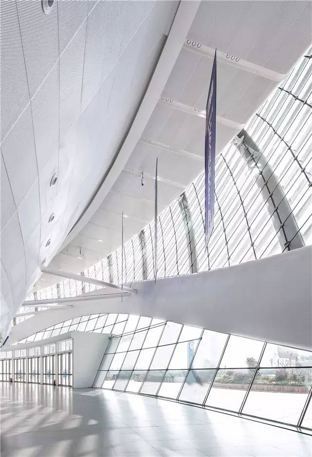 武汉光谷国际网球中心旋风球场