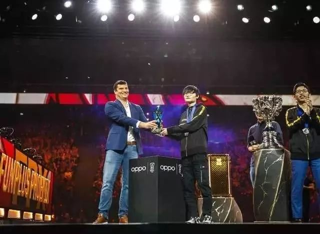 lv英雄联盟联名款赛娜,lv英雄联盟联名手表多少钱