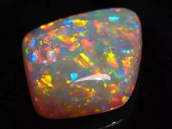 欧泊宝石黑色,好看的欧泊宝石