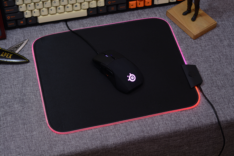 钢厂又出幺蛾子，鼠标垫也能显示游戏血量，这是什么操作