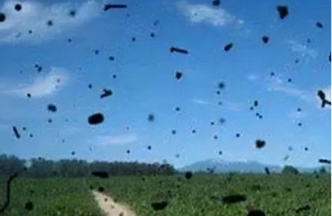 眼睛疼前面有黑点出现,眼睛前面有黑点在飞