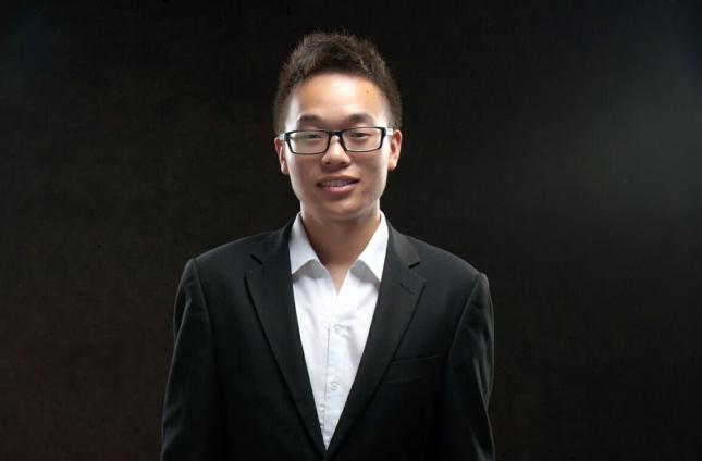 90后山东小伙创业史视频,90后小伙创业卖衣服