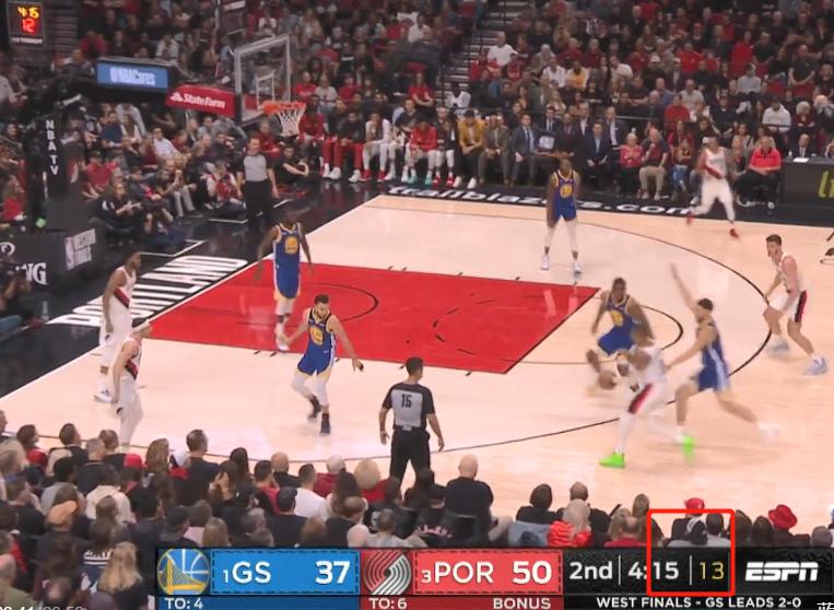 圈粉！格林隐形眼镜掉了，利拉德延缓进攻等他戴好这可是西决啊