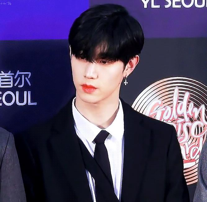 南韩神颜金发女爱豆宋雨琦,南韩第一代神颜男爱豆是谁