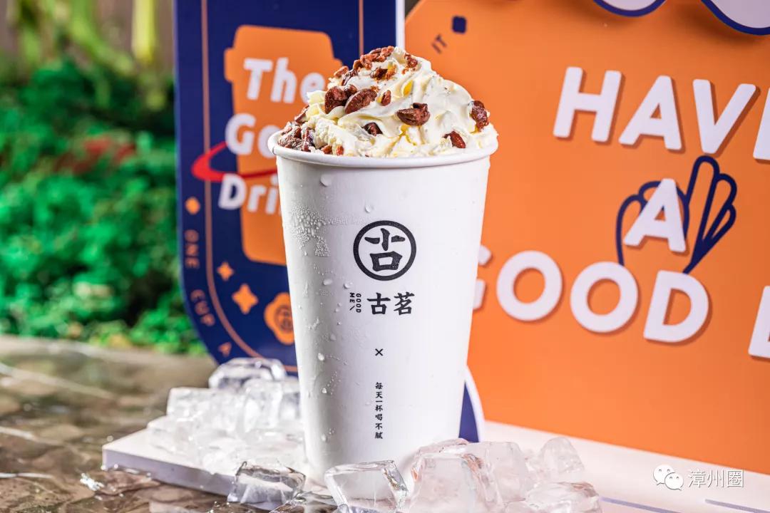 买一送一！大肚子水果茶来了，足足1000cc，单靠吸管都吸不动