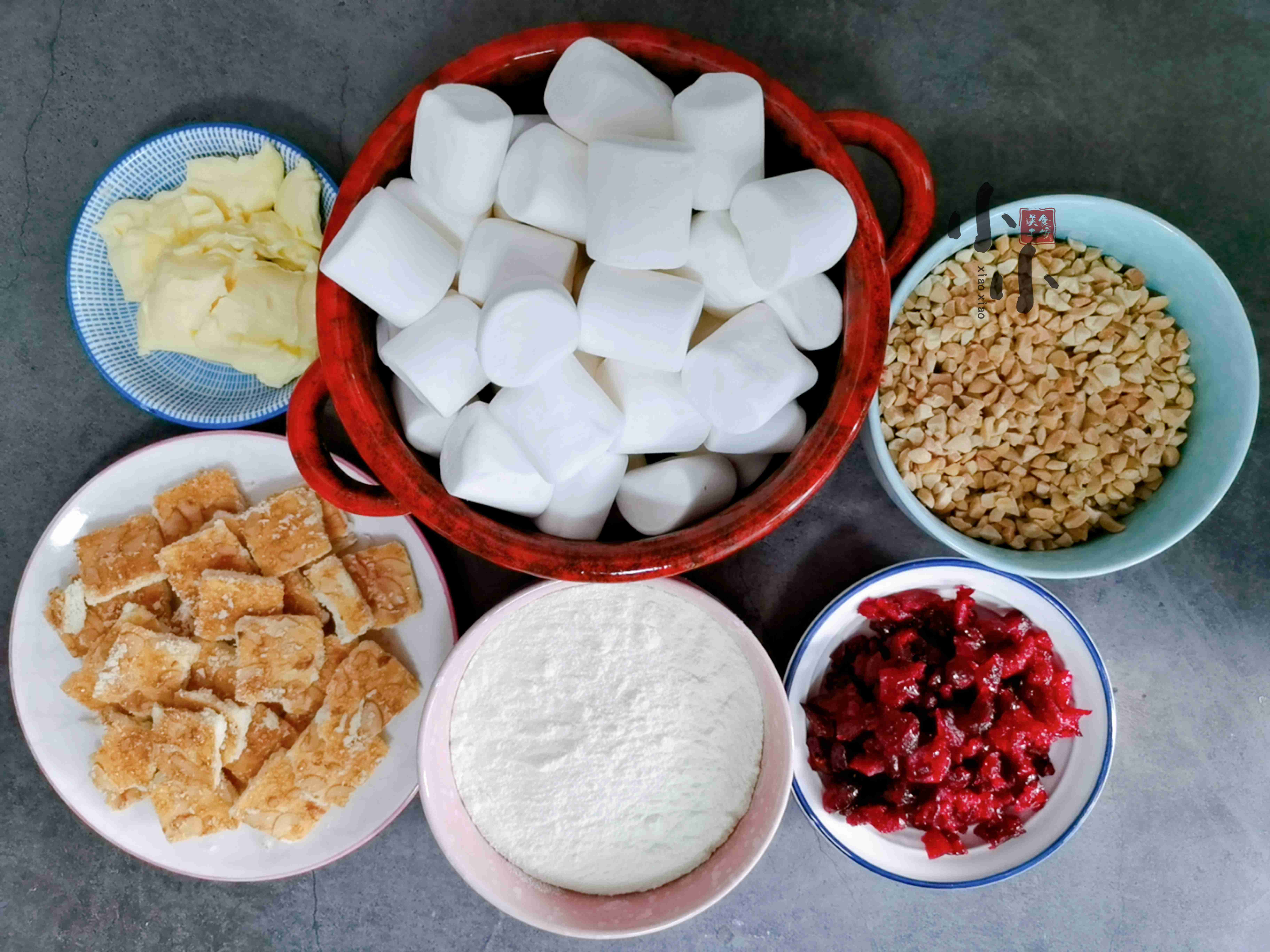 酥脆软糯的牛轧糖好吃到停不下来,绝对不粘锅的牛轧糖的做法步骤