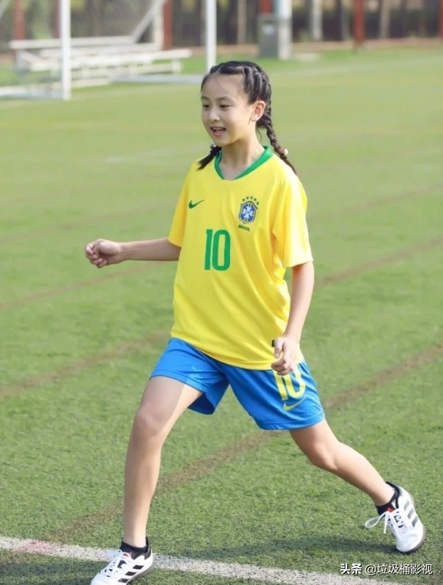 田亮11岁的女儿近照曝光颜值超高,田亮女儿小时候和长大对比