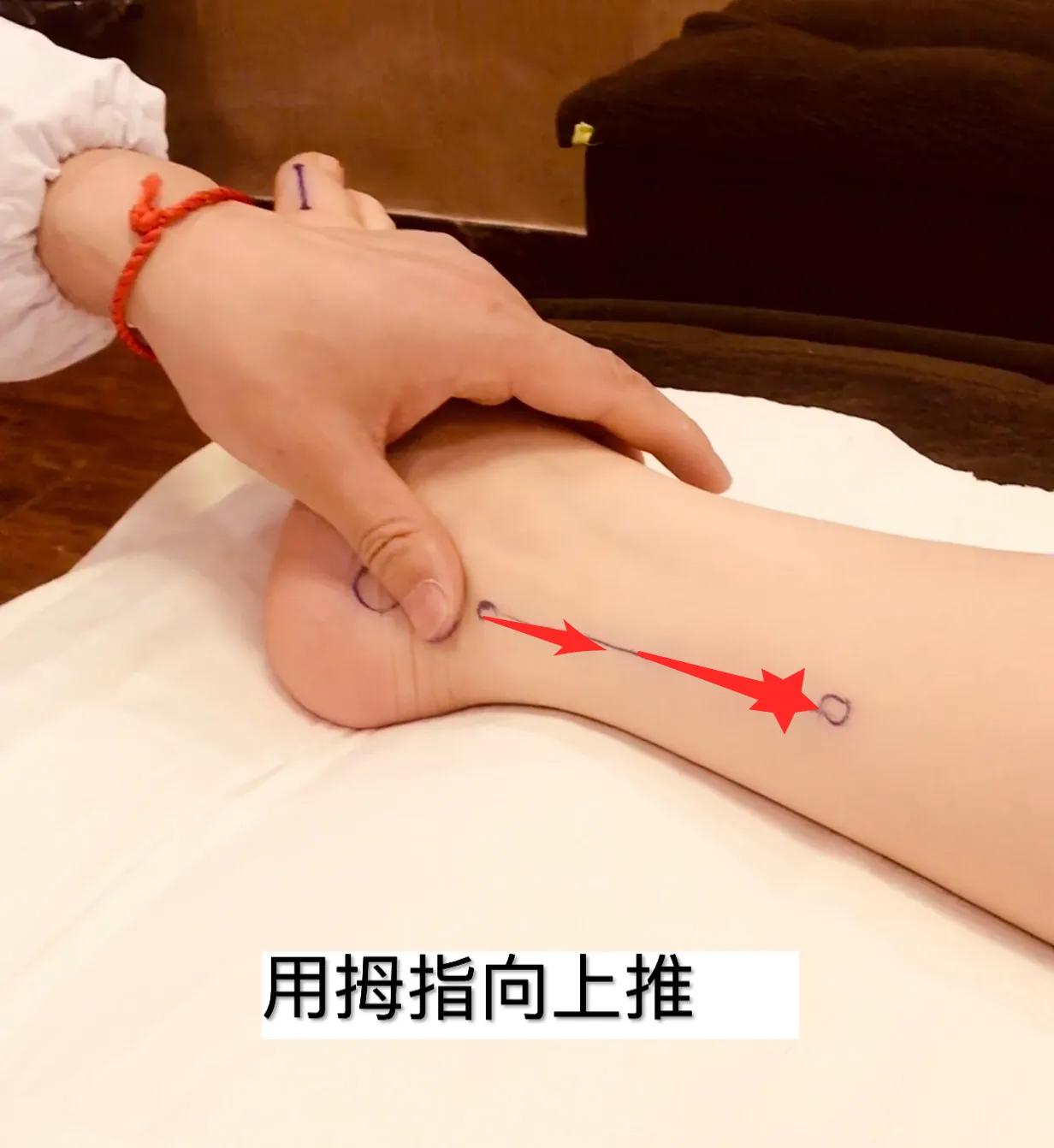 做足疗到底有什么好处？养生小妙招：足部按摩如何快速解决便秘