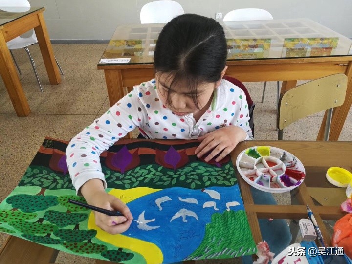 这位吴江农民，用画笔绘出五彩的梦