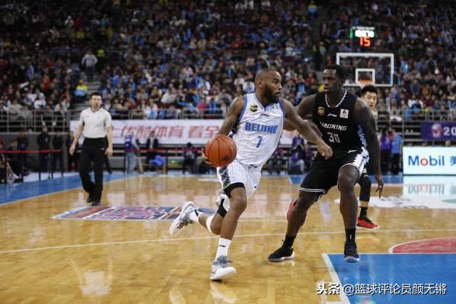 郭艾伦面对哈德森后后撤步三分,辽宁男篮22分逆转