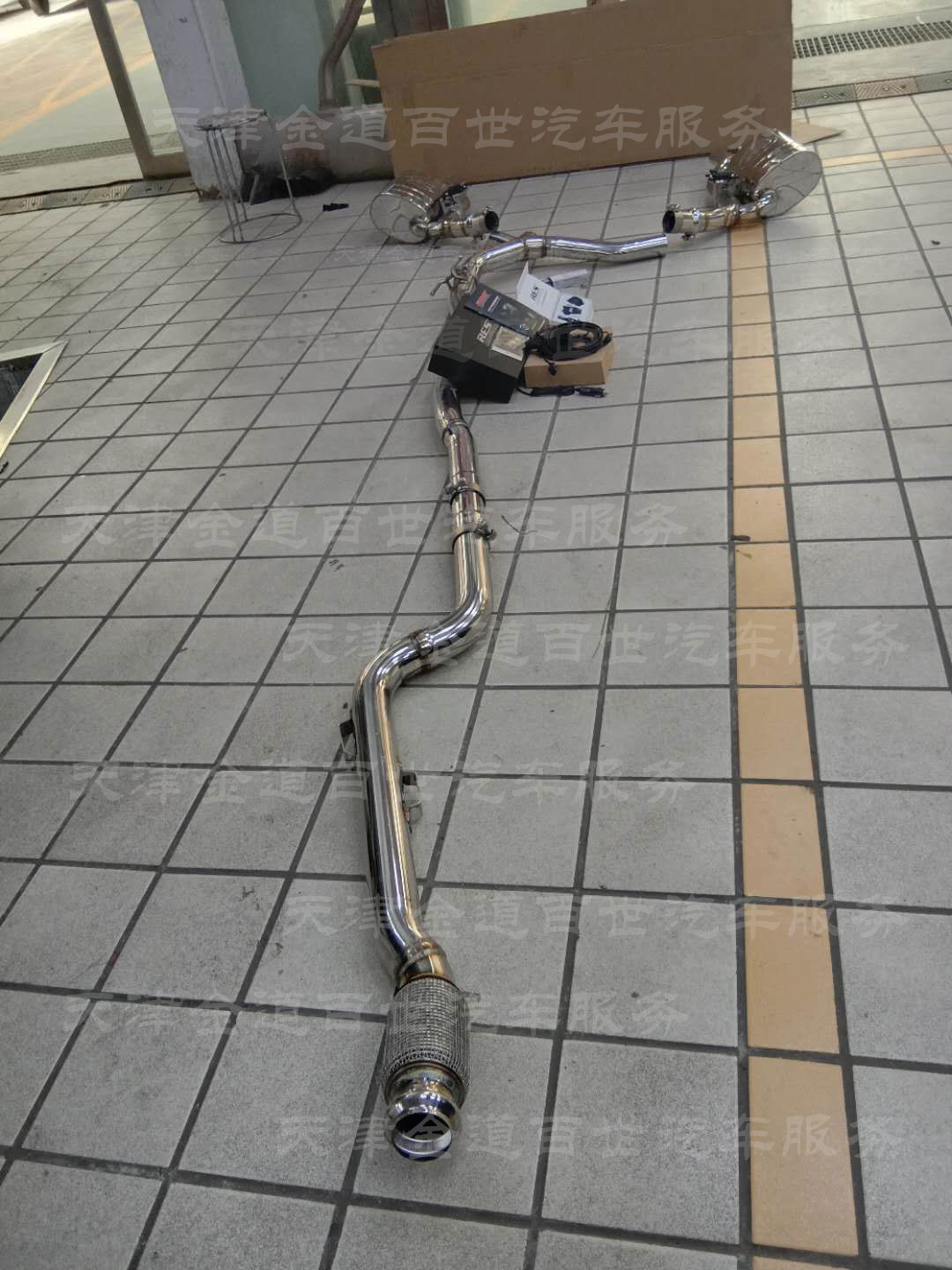 奔驰e300豪华版2024改后排气,天津市金道百世汽车用品