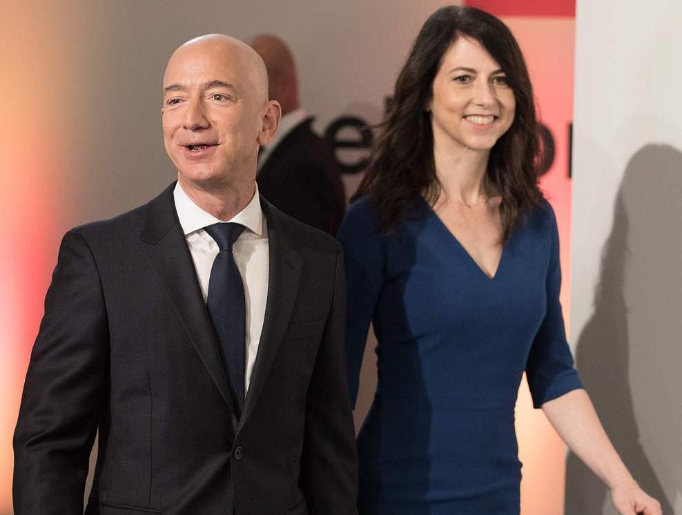 贝佐斯前妻有多少钱,贝索斯的现任妻子