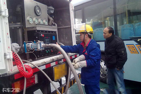 重卡lng选哪一款车最好,国六lng牵引车哪个品牌好