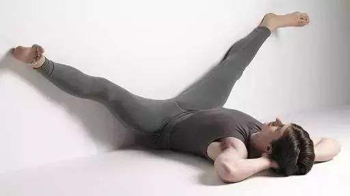 深蹲腰痛怎么办,深蹲腰痛怎么练腿