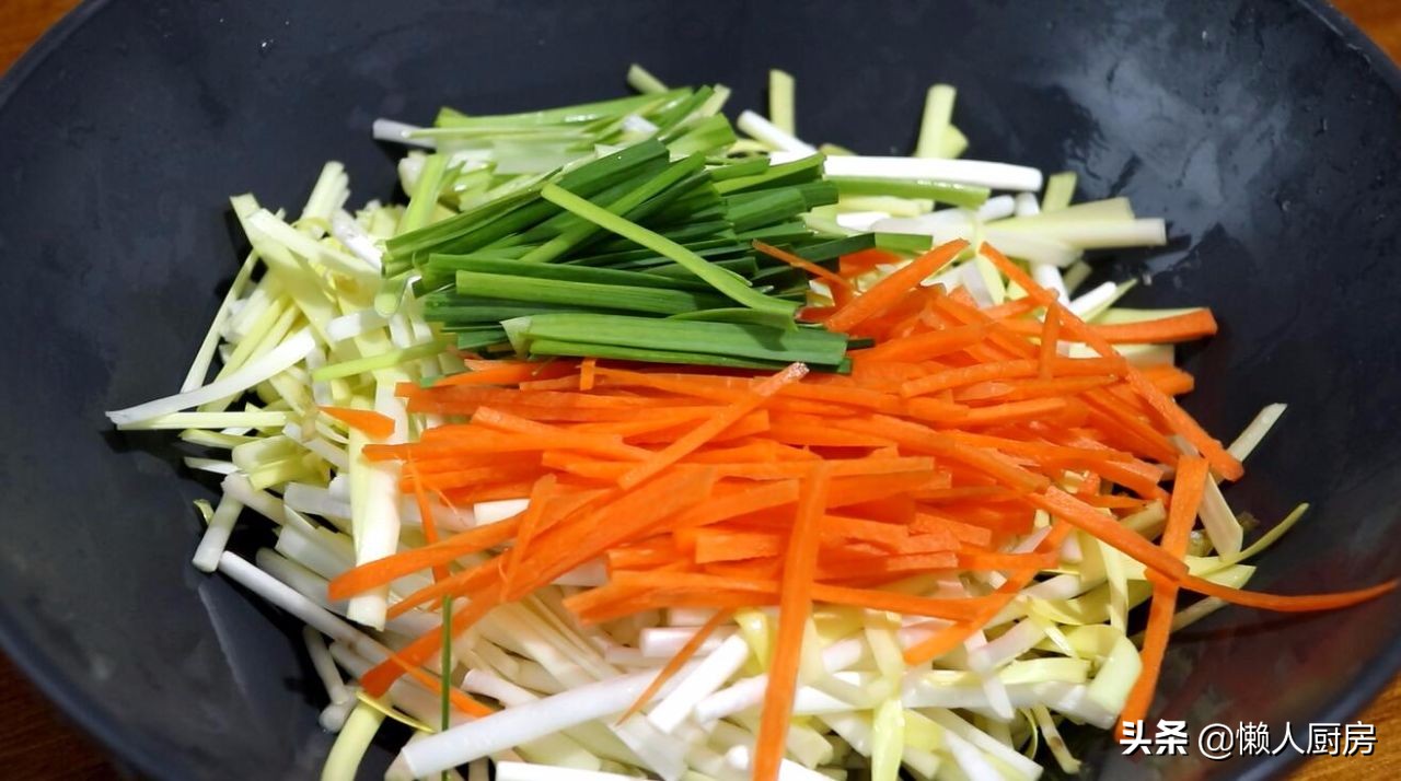 春卷这样做外脆里嫩咬一口满嘴香,春天春卷