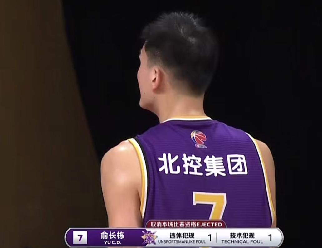 辽宁不惜受伤帮老叔!北控双塔禁赛,老马季后赛悬了,广州争气吧