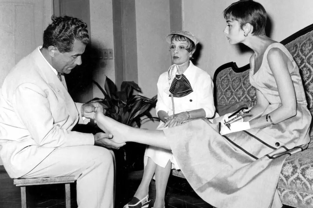 林允纪梵希代言,林允菲拉格慕香水