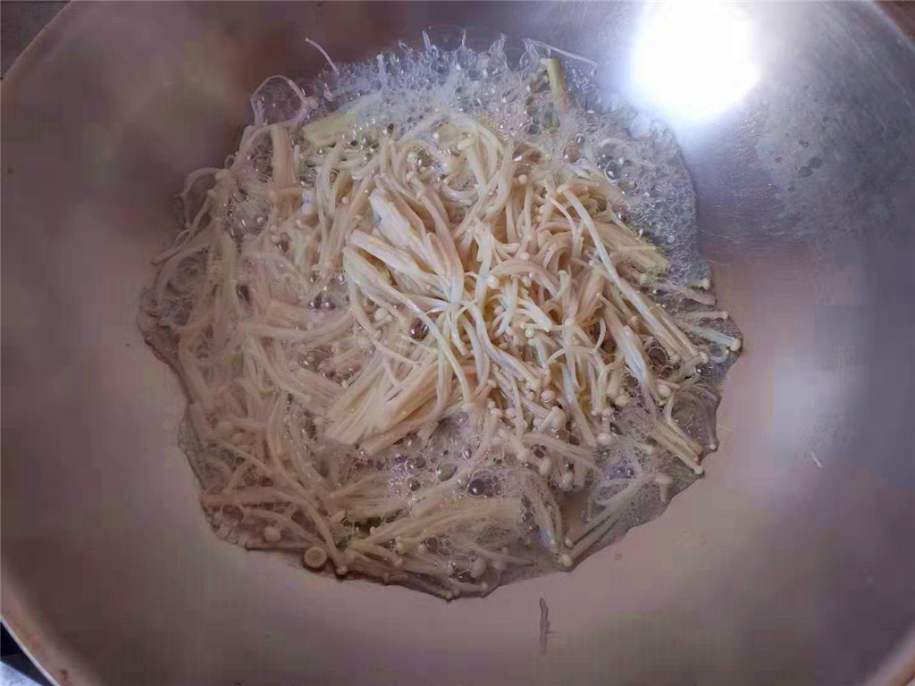 麻辣金针菇家常简单的做法,麻辣金针菇简单做法