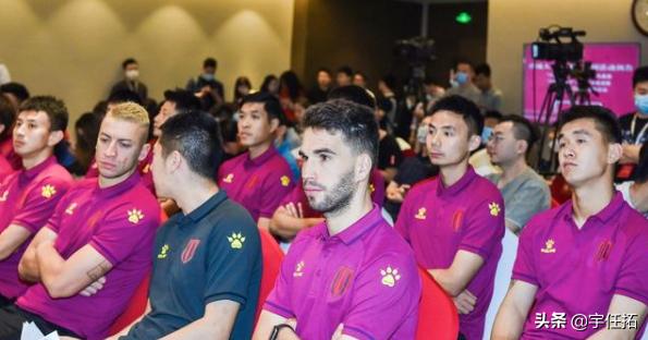 川蓉德比有内味了！联赛尚未开打，场下军备竞赛已有硝烟