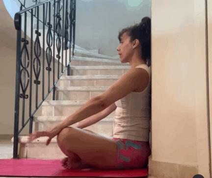 久坐腰痛的缓解方法瑜伽体式,久坐背痛怎么按摩缓解