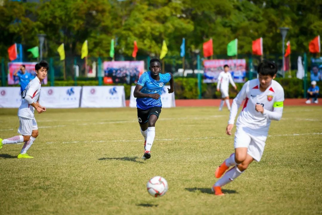 中国足协主席陈戌源为上海海事大学友谊赛开球！加油，海大足球