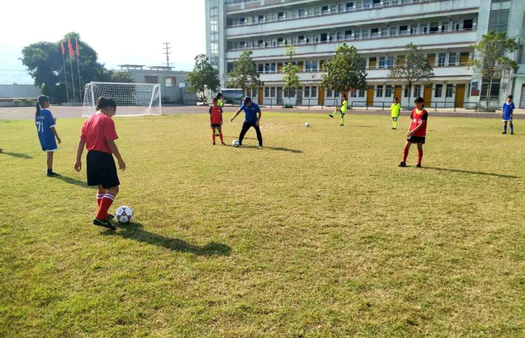 以球为媒中小学篮球交流,以球为媒