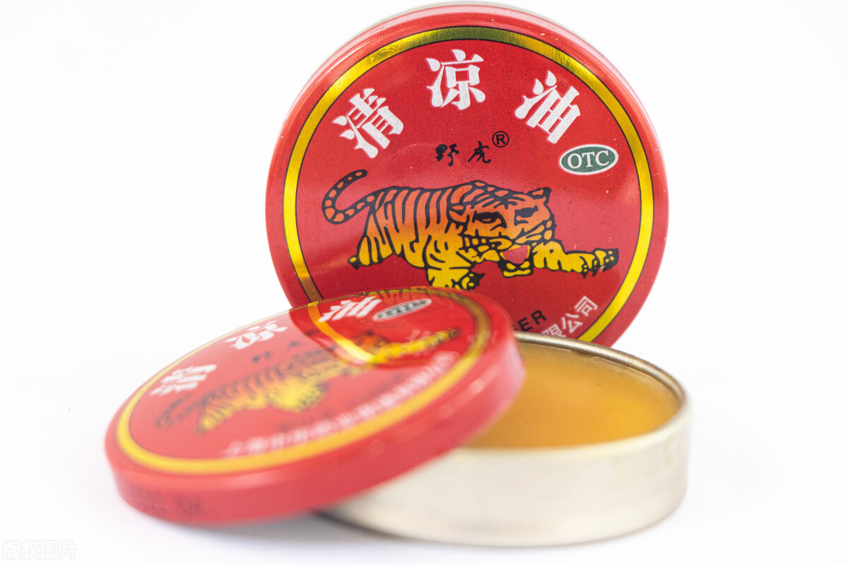 小朋友衣服用蜡笔画了怎么洗,衣服强力顽固污渍去除的最佳方法