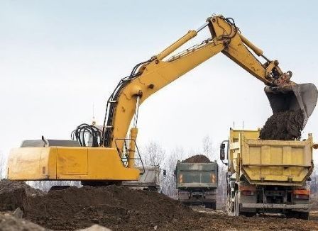 开大型挖掘机一个月工资3万,开挖掘机一个月工资1万