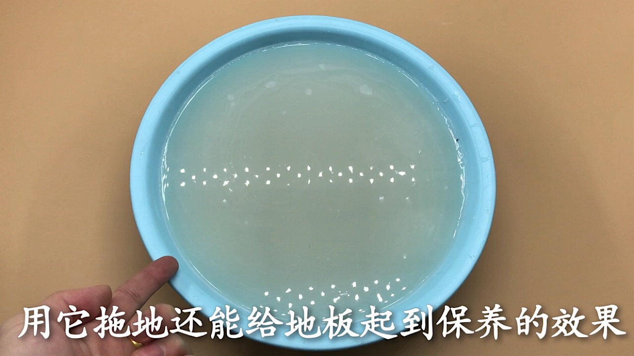 清水拖地干净不留水渍,怎样拖地地板才会干净又亮