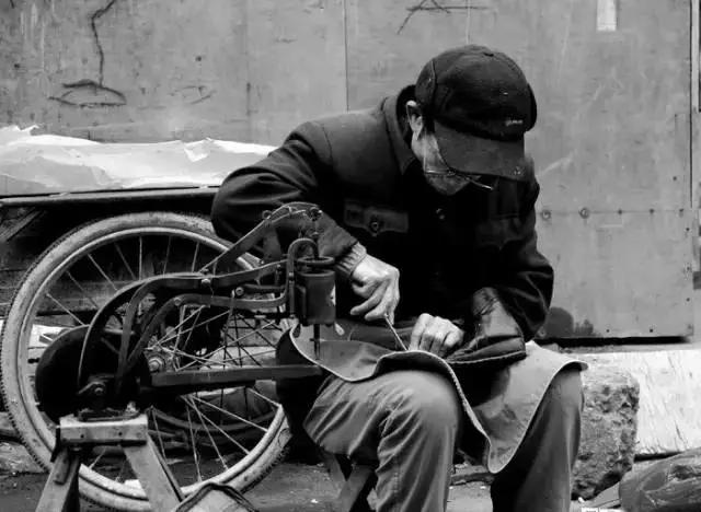 泪崩了歌曲原唱,泪崩了原唱完整版视频