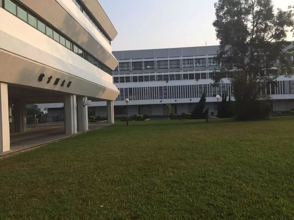 高锟获得诺贝尔奖颁奖现场,高锟多少岁患上了脑退化症