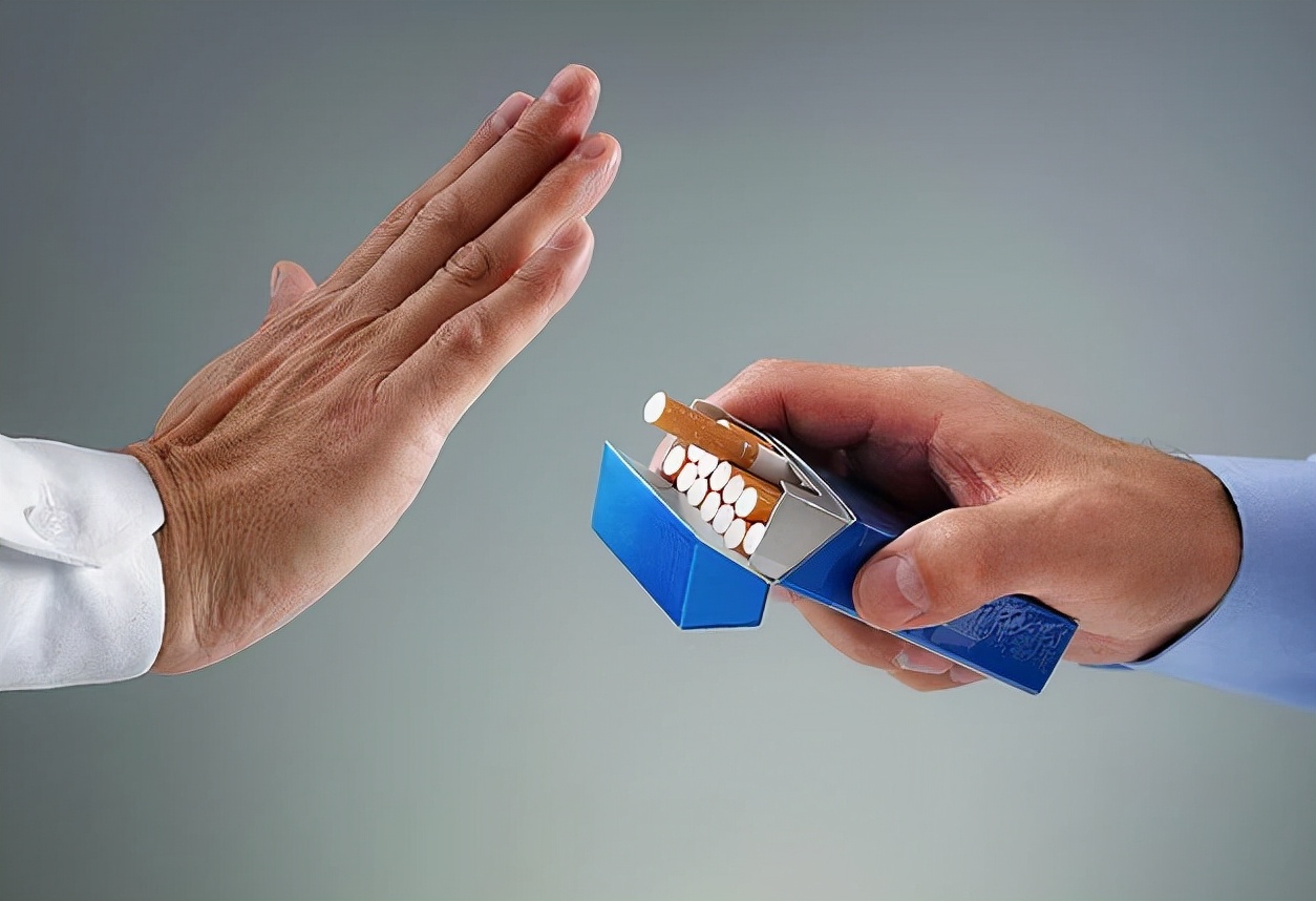 饭局上如何正确给领导递烟,饭局上给领导点烟