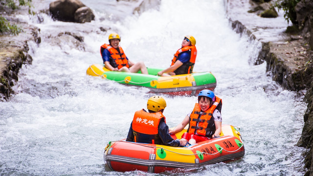 重庆小姐、竞速漂流、神龙舞！好耍不过神龙峡，6.1“生态”开漂