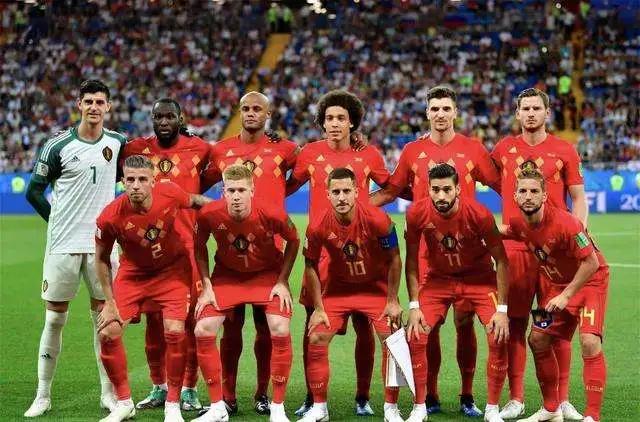 入门级足球各种阵型讲解,足球基本阵型与基本打法