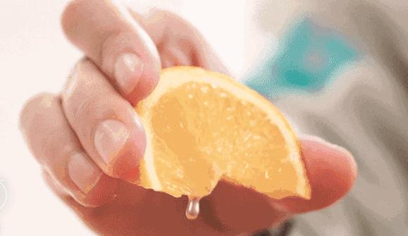 秋冬皮肤干燥用什么护肤品 (冬季比较滋润的护肤品)