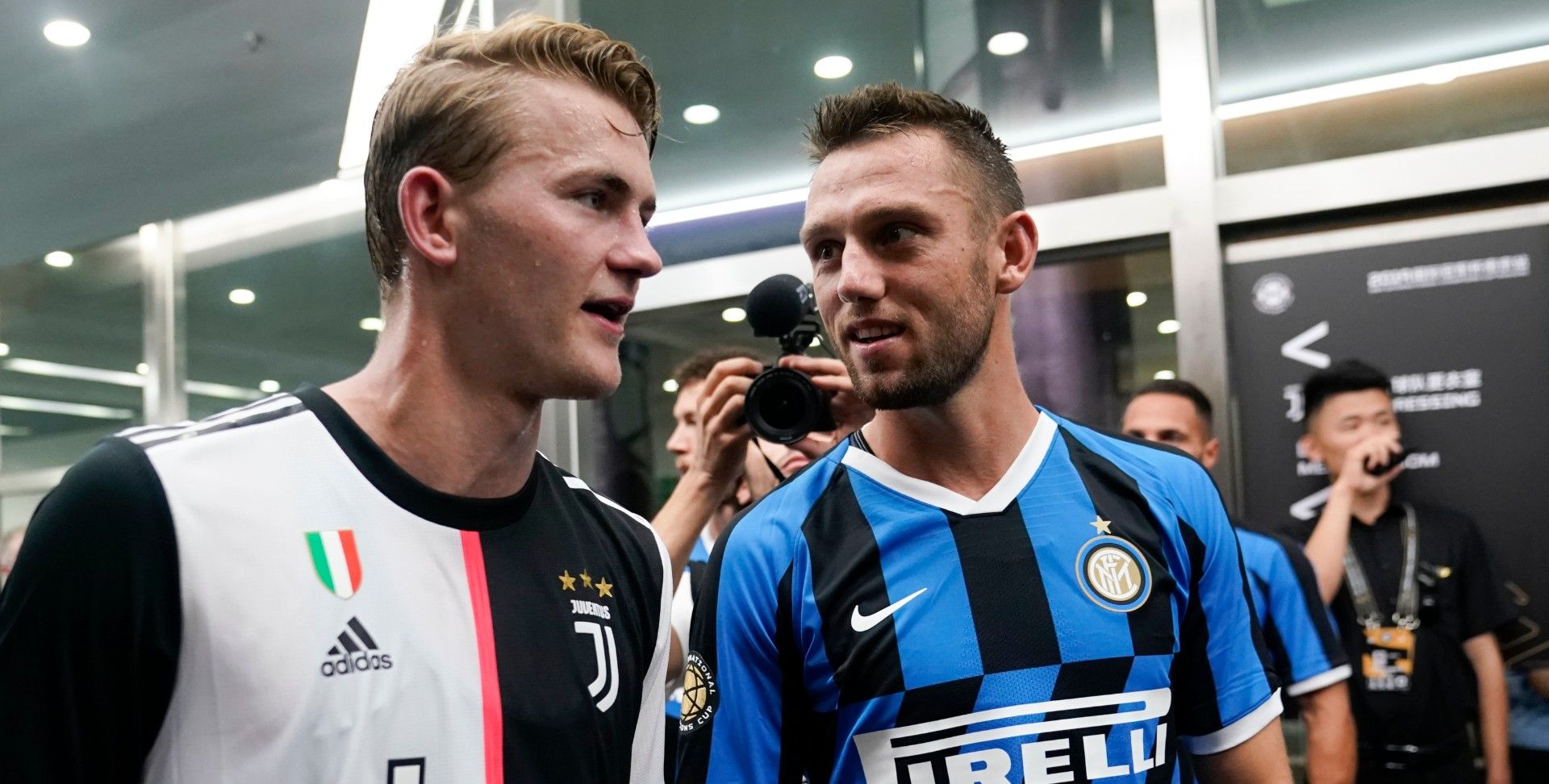 德里赫特禁区内手球裁判没有表示,德里赫特手球在第几分钟