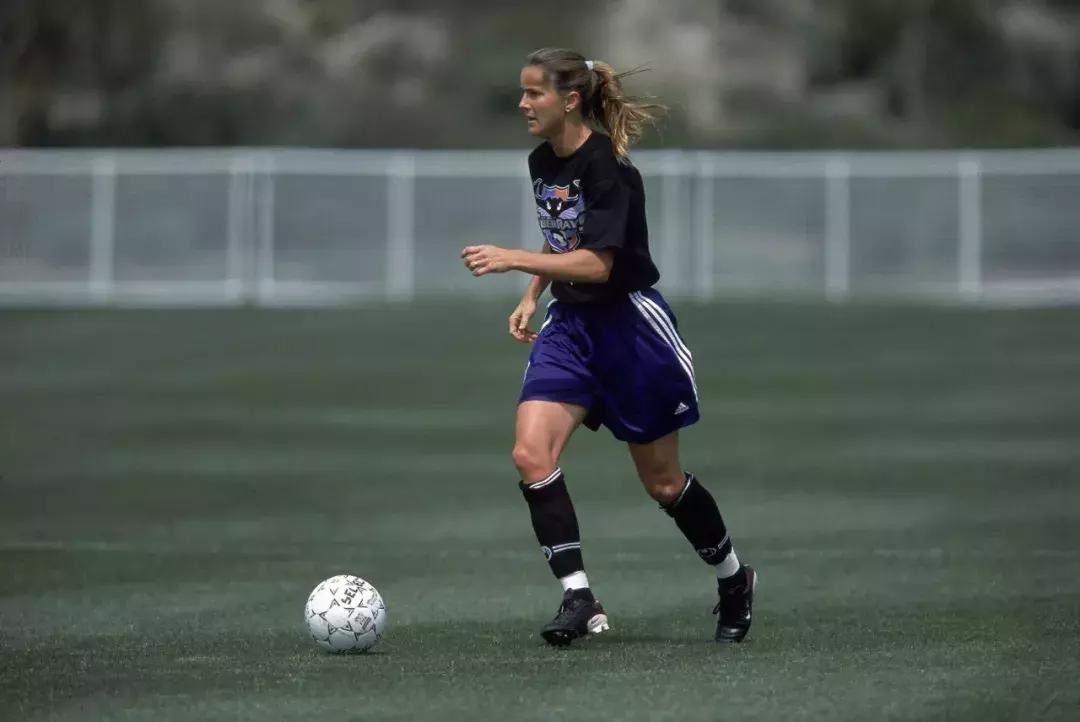 盘点女足脱球衣庆祝的十大场面,首位脱衣庆祝的女运动员