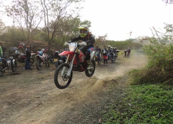 骑越野摩托对身体的好处,摩托越野车乐趣