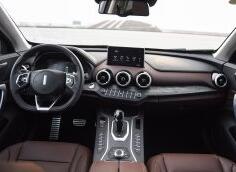 jeep自由光指挥官,jeep自由光和指挥官底盘对比