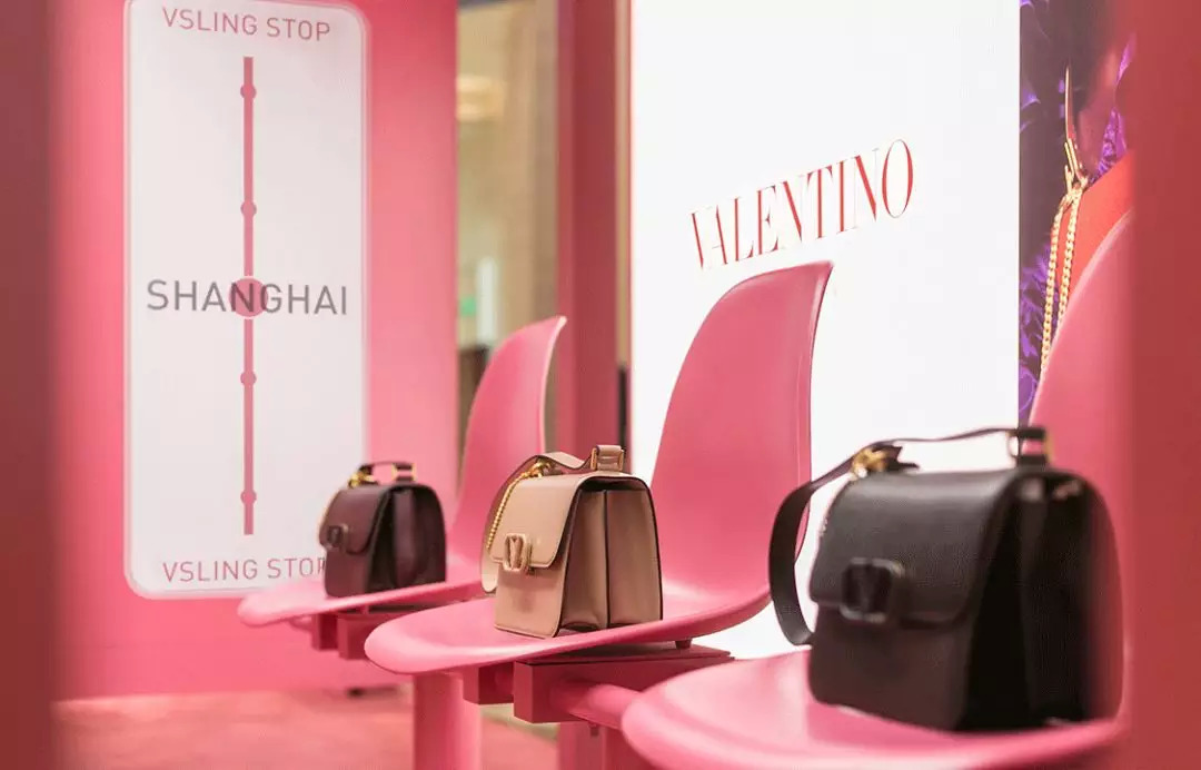 我抓住了一位资深柜员，道出了如何让你掏钱买包的秘密