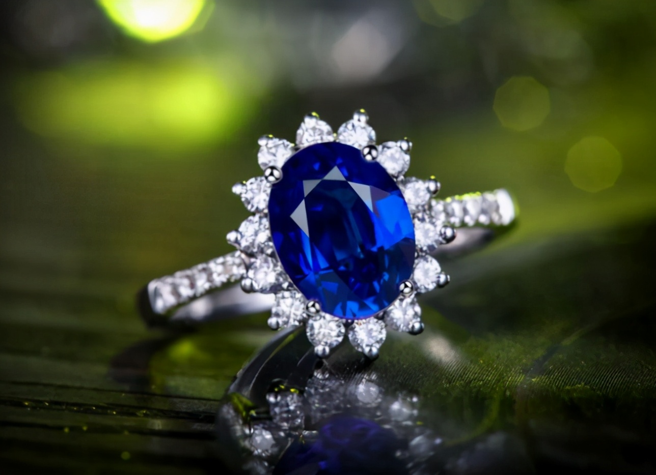 凯特王妃对戴安娜的态度,梅根想要戴安娜的蓝宝石订婚戒