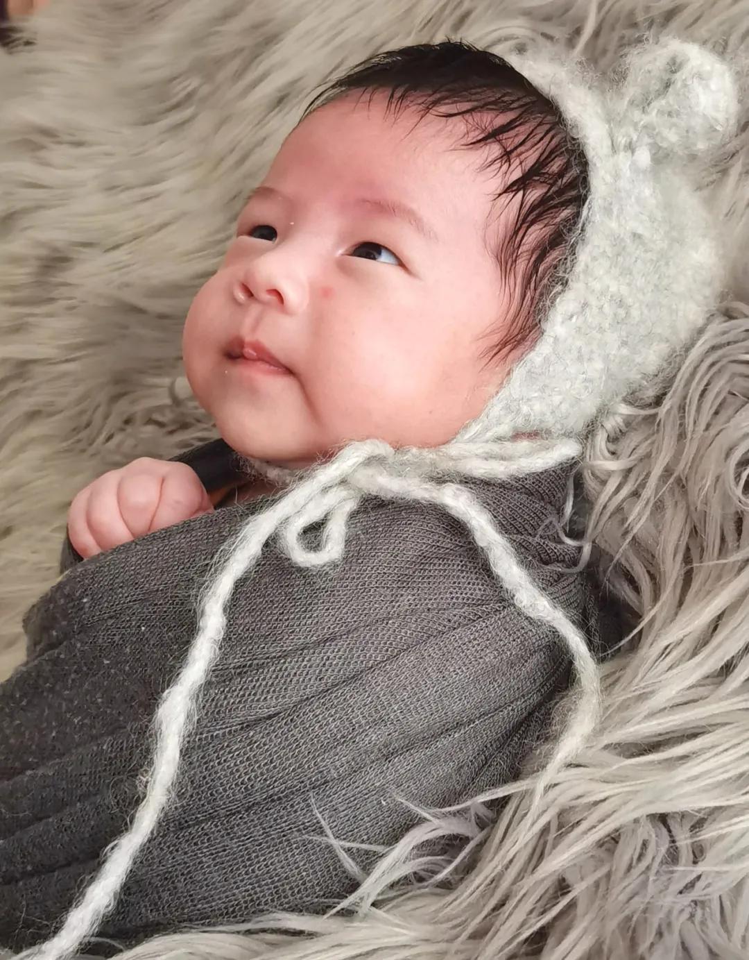 外孙百天照片,小外孙过百天