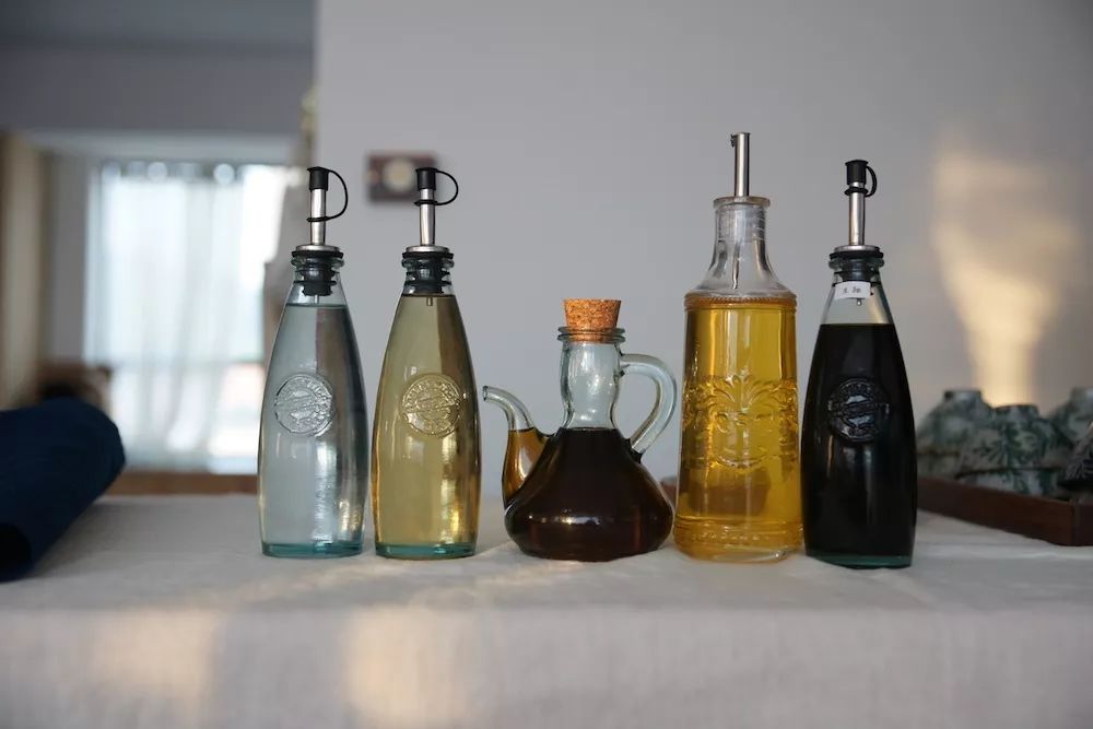 用水泥砌橱柜,用粘土做迷你橱柜