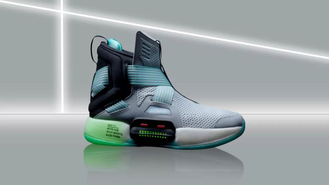 安踏充气蓄能舱篮球鞋,安踏底部有很多透气孔的鞋