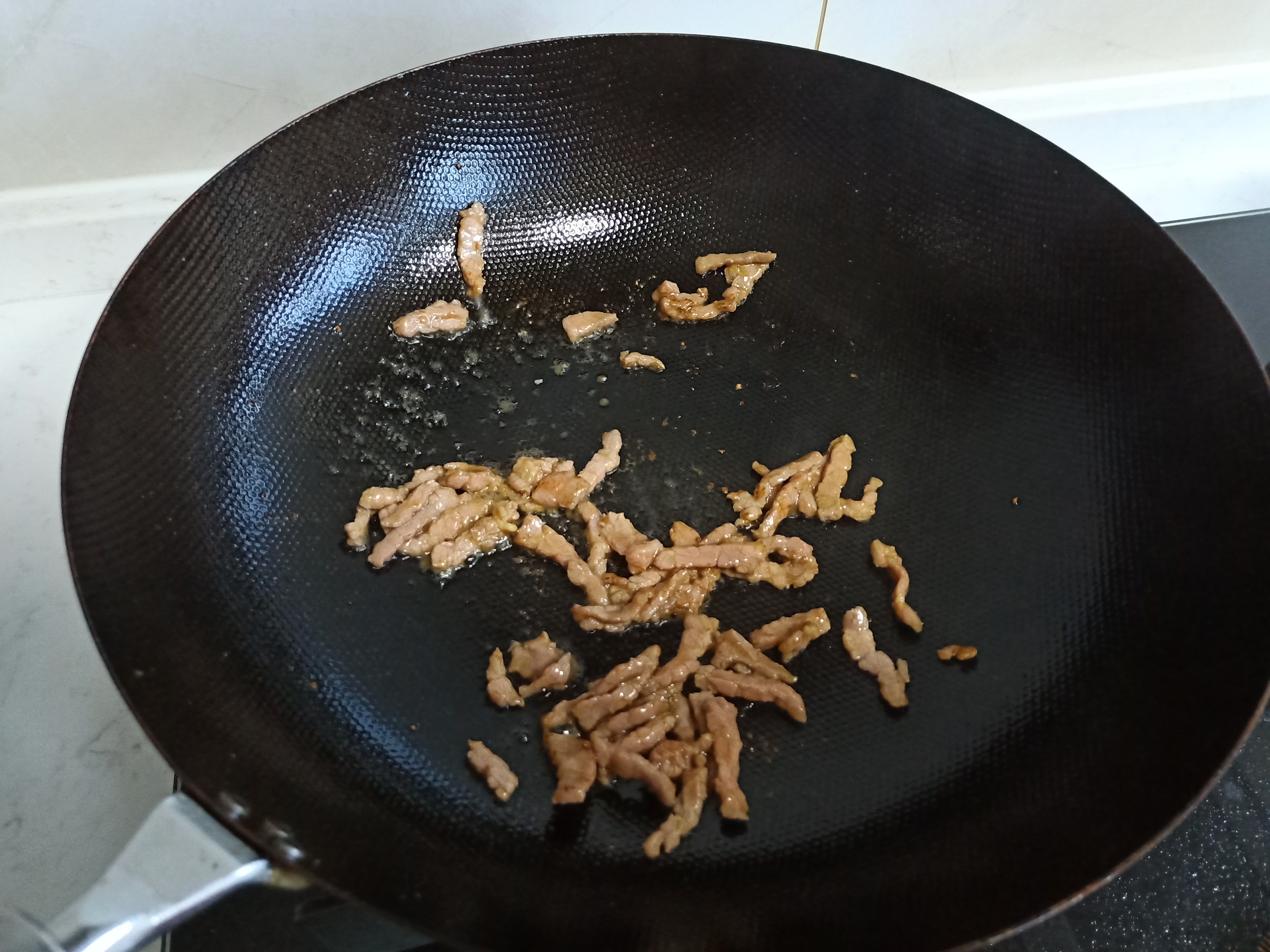 铁锅做饭如何炒才好吃,什么铁锅炒的菜香脆不粘锅