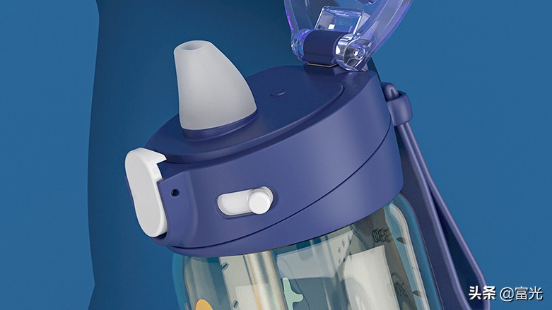 塑料杯到底能不能装热水,怎么看塑料杯能不能装热水