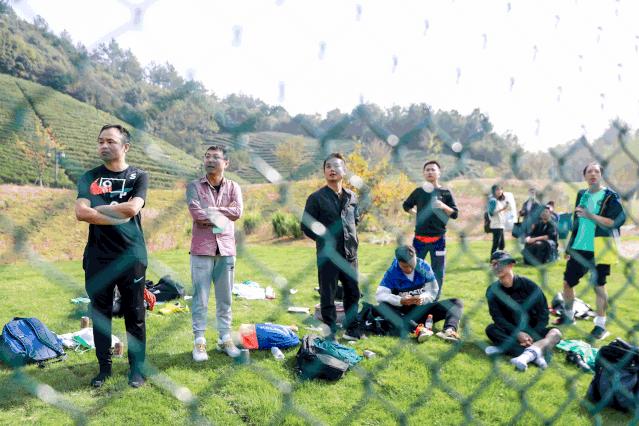 踢球大赛第二轮,足球决赛全场结束