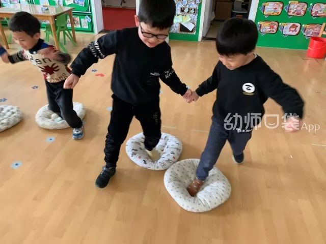 大班亲子游戏5-6岁宅家停课不停学,大班亲子游戏5-6岁在家巧玩报纸