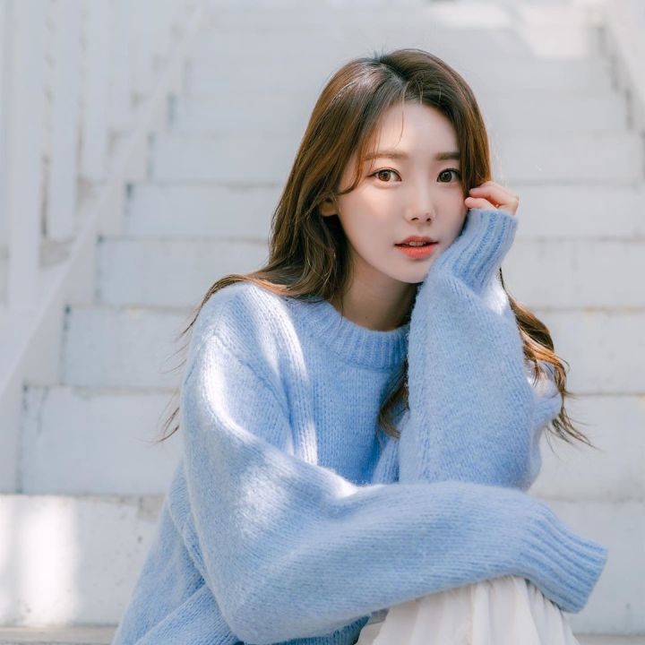 人像拍摄如何摆出自然的姿势,郁金香与人像拍照姿势照片