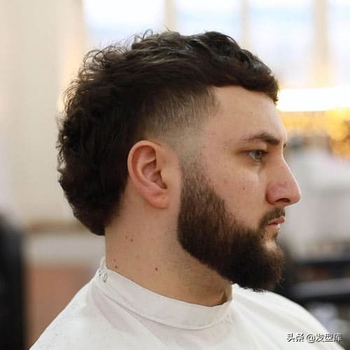 50岁鲻鱼头烫发发型,短发发型女2020流行发型鲻鱼头